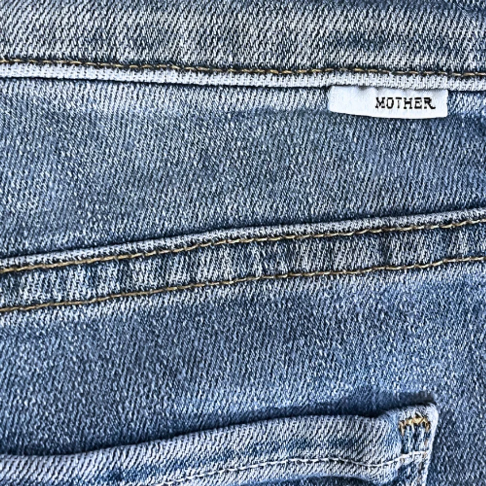 MOTHER NWT Size 25 The Runaway Step Fray Flare Leg Frayed Hem Light Blue Jeans - Picture 8 of 13